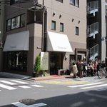 シュークリー - 12:00の販売直前の様子。