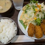 定食屋　イワイ - 料理写真:カキフライ定食750円