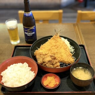 味里 - 料理写真:アジフライ・唐揚げ定食¥1639、瓶ビール（中）¥770