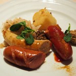 シュペッツレ - 直輸入ソーセージ3種の食べ比べ ジャーマンポテトとザワークラウト添え