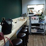 炉端フレンチＨ 大阪駅前第1ビル店 - 店内のカウンター席