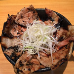 ホエーどん亭 - ホエー豚丼(中)780円