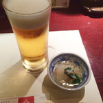 旬味酒菜 大八 - 生ビール（530円）とお通し