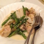 ビストロ　プティラパン - ホワイトアスパラとツブ貝クリーム煮込み