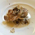 ボッテガ ディ タカマッツオ - 鶏もも肉のロースト
      トリュフ風味のキノコクリームソース