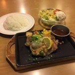 ジョイフル - チキンステーキ和風プレミアムソース

おろしでサッパリ頂きました (*´ڡ`●)
