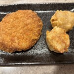 はまけい - 料理写真:キャベツメンチと揚げシウマイ〜お初♬