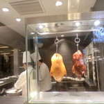 Empire City Roasted Duck  - 入口　ダックがぶらさがっています