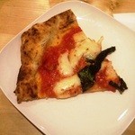 ピッツェリアベアトリーチェ - カットされているので取りやすいよ♪