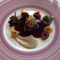 レスプリ ドゥ クゥー ドゥ フランス - 赤ワインでやわらかく煮込んだ和牛ホホ肉