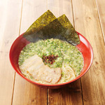 ザボン - 料理写真:人気№1　の逸品　ザボンとんこつねぎラーメン　850円　九州福岡から　『小ねぎ』　を空輸直送。  小ねぎ発祥の地、九州福岡朝倉市、広大な土地で栽培された小ねぎを農家から直送し、こだわりの小ねぎをふんだんに使用したザボン　とんこつねぎラーメン　　