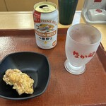 なか卯 - 料理写真:初手は缶ビールに唐揚げなのでアります