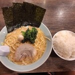 横浜家系ラーメン 魂心家 - 料理写真: