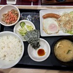 松屋 - 料理写真:ソーセージエッグ定食(ミニ牛皿)