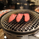 焼肉屋 かねちゃん 至粋亭 - 焼き上がりが楽しみ