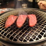 焼肉屋 かねちゃん 至粋亭 - 網の上の肉