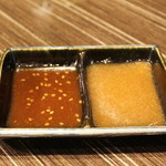 焼肉屋 かねちゃん 至粋亭 - タレの提供の仕方が変わッタみたいです。皿にタレを入れて持ってきてくれました。