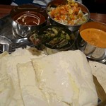 本格インド料理 MINA - チーズナンセット