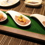 焼肉屋 かねちゃん 至粋亭 - 一口炙り和牛のウニ添え 一個 400円