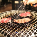 焼肉屋 かねちゃん 至粋亭 - 焼けてきましたね―♪