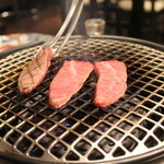 焼肉屋 かねちゃん 至粋亭 - 片面が焼けてきました！