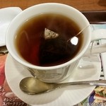 カフェ・ド・クリエ - デニッシュサンドハムチーズセットの紅茶〔15/5/22撮影〕