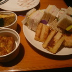 Cathay Pacific First and Business Class Lounge - 