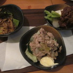 おおはま - 三種盛り　その２　左がアボカドとえのきだけ甘辛煮