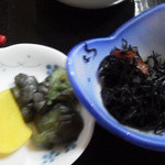 魚亭 菊や - 香の物と小鉢のひじき