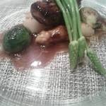 ボルドー産ホワイトアスパラ、フォアグラ、リドヴォーのソテー  蜂蜜ビネガー、トリュフ風味