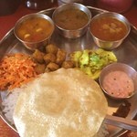 南インド料理 なんどり - 荒川遊園の、なんどりへ
      ランチはミールス一品＼(^o^)／
      混ぜ混ぜ、南インドミールスにハマってます〜