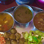 南インド料理 なんどり - ミールスには3種類のカレー