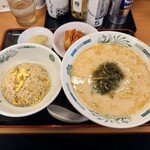 日高屋 - 料理写真:とんこつニラ南蛮+半チャーハンセット、白菜キムチ、にんにく
