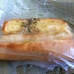 モン プーサン - バラエティセット¥324 オリーブオイルのかかったパン