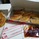 餃子の王将 - 持帰り焼餃子3人前 680円