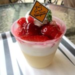 ル・パティシエ ヨコヤマ - 苺とバニラのクレームブリュレ！(2015,05/16)