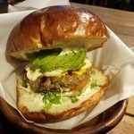 カフェ ランプ - アボカドバーガー　850円