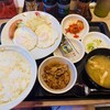 松屋 - ソーセージエッグダブル定食と無料キムチ(クーポン利用)