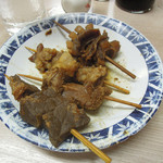 弁慶 - 串煮込みふわ、はちのす、しろ、なんこつ各50円