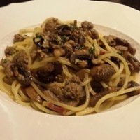 ロッシ - サルシッチャとキノコのパスタ