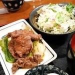 てしごとや　ふくの鳥 - 牛焼肉とサラダ