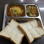 印度家庭料理 レカ - ミサル・パウ