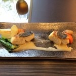 湊町倶楽部 - 魚料理（スズキのポワレ）