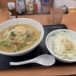 日高屋 - 料理写真:ネギタワー味噌ラーメン。760円税込。