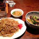 らーめん 向田 - 焼きそばと牛すじ丼小