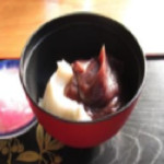 聴風庵 - おしるこです。新大正もち米を用いて製造したお餅を使用しています。幻の粘りと伸びをご賞味下さい。