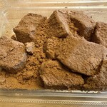 柿安 口福堂 - 料理写真:わらび餅通常691円が3割引きで483円。 柔らかさの中に弾力があるわらび餅と口どけのよいきな粉で仕上げた老舗料亭「柿安」でも提供されてる人気の和菓子です。