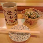 いろは寿司 - お茶と野菜サラダ(２０１５年５月２０日撮影)