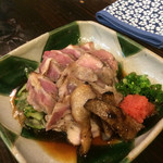魚山亭 - 地鶏たたきポン酢（950円）