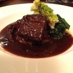 ビストロ　トロワキャール - 牛の赤ワイン煮だったっけ